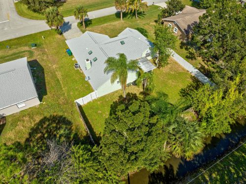 909 Fulton Way, Sebastian FL  32958-5123 exterior