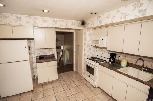 8 Terrace Rd, Airmont NY  10901-1721 exterior