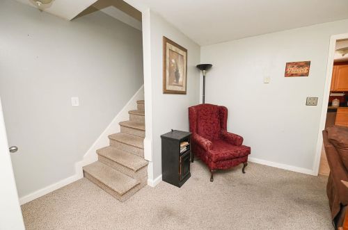 17 English Range Rd, Derry NH 03038-5323 exterior