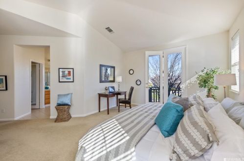 600 Landmark Ln, Redwood City CA  94065-2888 exterior