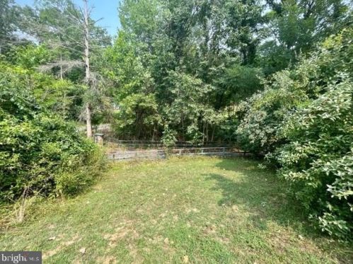 319 Lake Dr, Richmond National Battlefiel VA  22835-2752 exterior