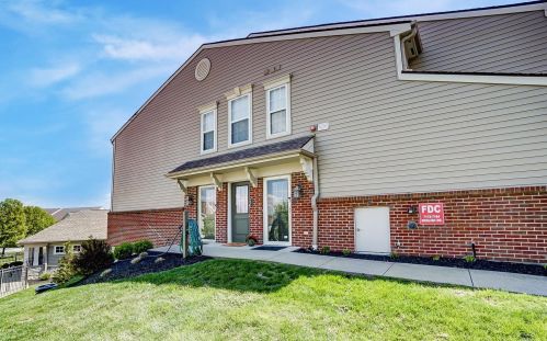 7174 English Dr, Cincinnati, OH 45244-3138