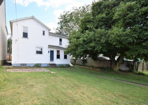 406 Walnut St, Latrobe PA  15650-1941 exterior