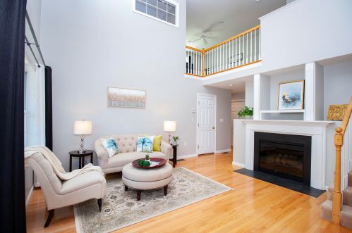 8 Sherwood Rd, Raymond, NH 03077-1613
