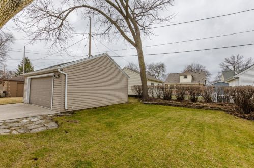 2551 95, Milwaukee WI 53227-2339 exterior