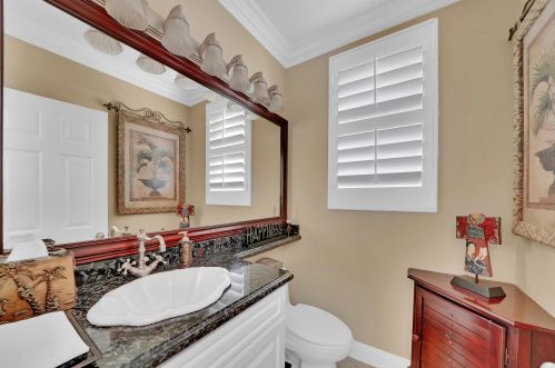 304 Goldenwest St, Huntington Beach CA 92648-2600 exterior