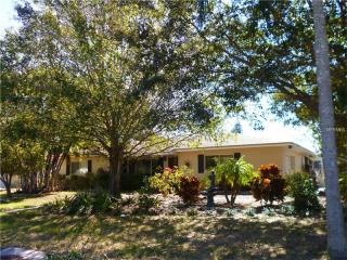 13494 Oval Dr, Largo, FL 33774-4105