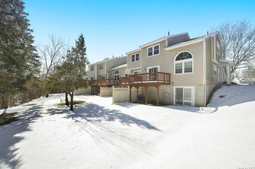 45 Deer Crossing Dr, Fishkill NY  12524-1365 exterior