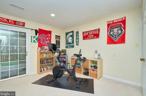 6740 Sunset Woods Ct, Springfield VA  22015-4241 exterior