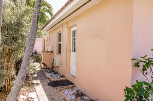 240 Marlborough Rd, West Palm Beach, FL 33405-1610