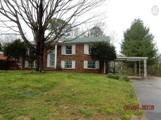 308 Sheriff Dr, Clarksville, TN 37042-3146