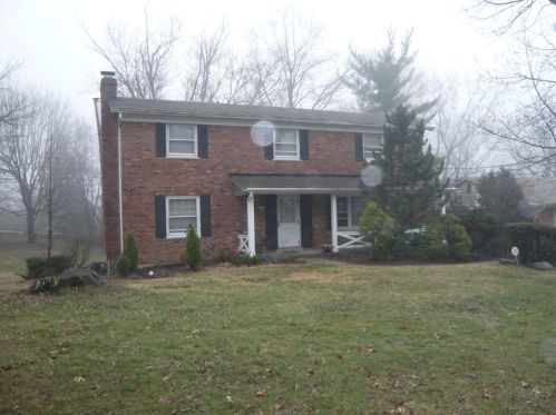 549 Blossomhill Ln, Cincinnati, OH 45224-1407