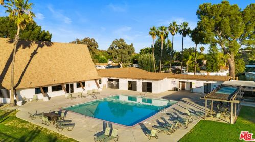 154 Navajo Ln, Topanga CA  90290-4451 exterior