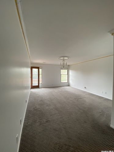 41 Hunt Dr, Muttontown NY  11753-1153 exterior