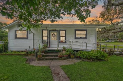 124 Fulton St, Tarpon Springs, FL 34689-6946
