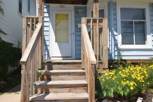 1225 72nd St, Milwaukee WI  53214-3121 exterior