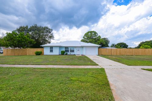 301 Cullman Ct, Fort Pierce, FL 34983-1749