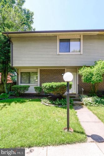 10671 Myrtle Oak Ct, Springfield VA  22015-2244 exterior
