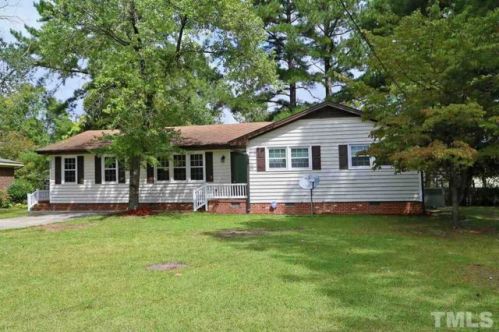 202 Langdon Ave, Smithfield, NC 27577-5212