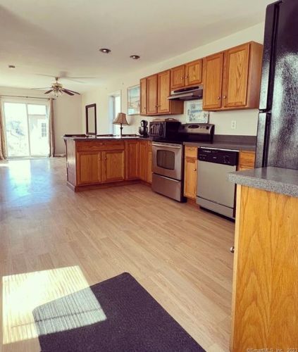 73 Spruce St, Norwich CT  06351-2328 exterior