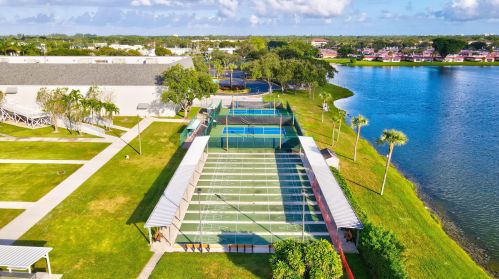 916 Flanders T, Delray Beach FL  33484-5354 exterior