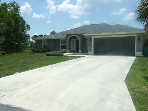 6745 Pinson Ct, Fort Pierce, FL 34983-5332