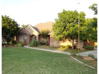 216 Chisholm Trl, Yukon, OK 73099-6132
