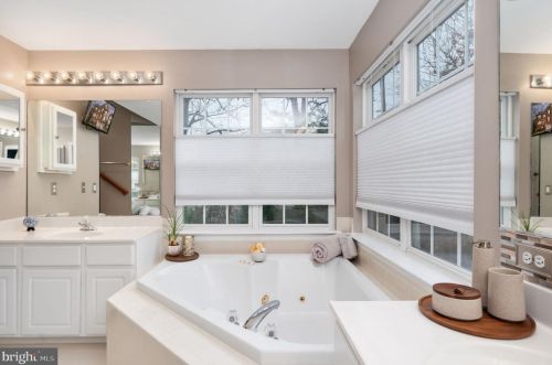 7226 Lyndam Hill Cir, Lorton VA  22079-4509 exterior