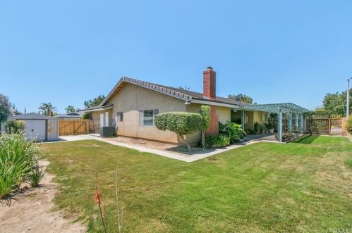 222 Condor Dr, Rialto CA  92377-4718 exterior