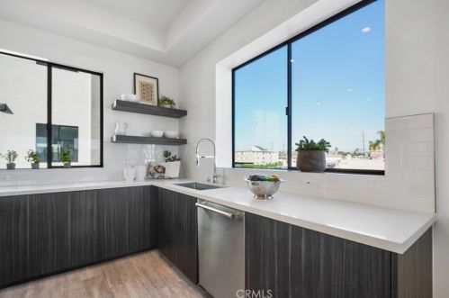 15307 Lemay St, Van Nuys CA 91406-5400 exterior