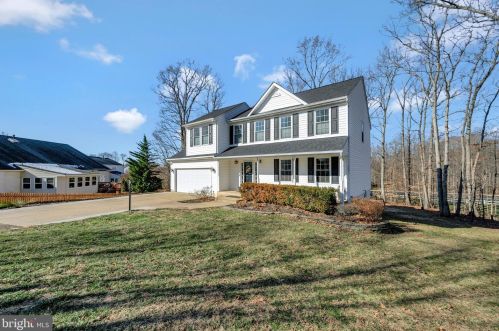 94 Basalt Dr, Fredericksburg VA  22406-7229 exterior