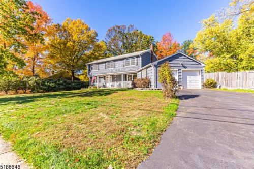 11 Meadowlark Ln, East Brunswick, NJ 08816-2718