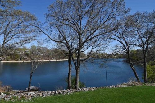 44 Boulevard Ave, Lincoln RI  02865-2108 exterior