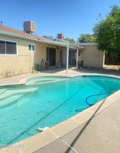 1290 Parkhurst St, Simi Valley CA 93065-4444 exterior