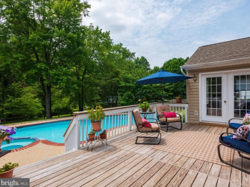 49 Yarmouth Ln, Downingtown PA  19335-1556 exterior