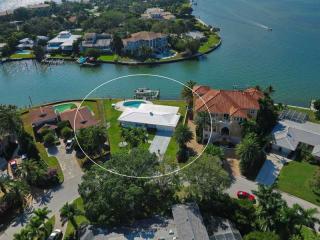 1380 Harbor Dr, Sarasota, FL 34239-2012