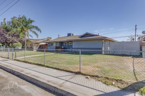 917 White Ln, Bakersfield, CA 93307-4725