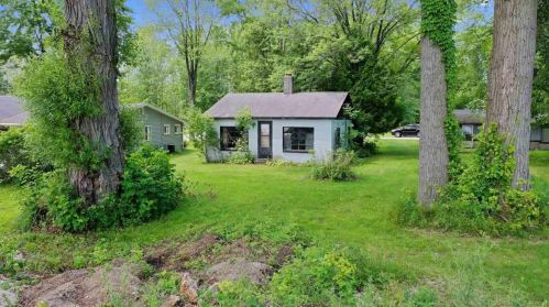 1896 Cottage Rd, Little Suamico, WI 54141-9243