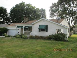 494 13th St, Campbell, OH 44405-1264