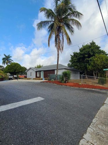 4903 Australian Ave, West Palm Beach FL  33407-2309 exterior