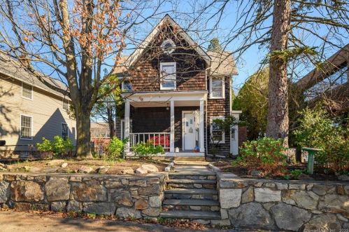 28 Grove St, New Canaan, CT 06840-5323