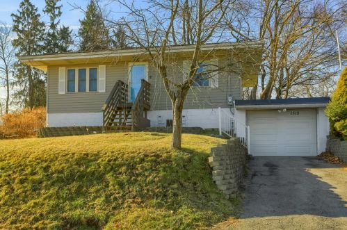 1510 Fernhurst Ave, Moon Twp, PA 15108-3022