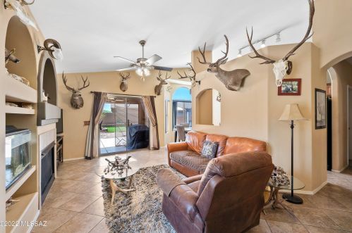 60403 Loose Reins Pl, Tucson, AZ 85739-5919