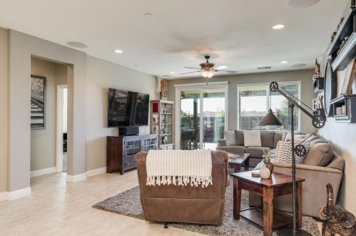 205 Tillman Ct, Folsom CA  95762-9571 exterior