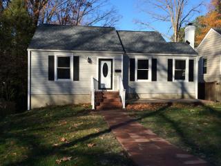 102 Edgewood Dr, Durham, NC 27704-3230
