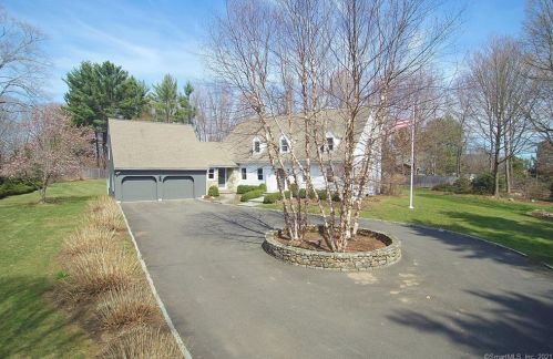 26 Oak Knoll Rd, Ridgefield CT  06877-4334 exterior