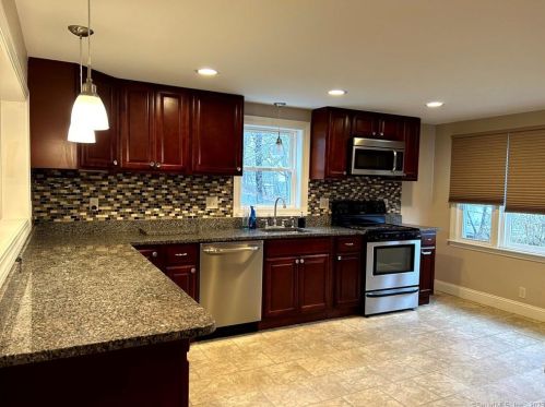30 Fulton Dr, Groton CT  06340-2404 exterior