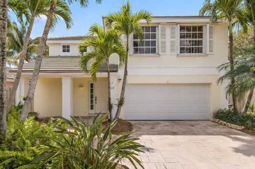 22 Governors Ct, West Palm Beach, FL 33418-7159