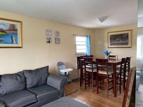 2 Park Pl, Amityville, NY 11701-1860