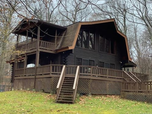 61 Vidi Dr, Salisbury Mills, NY 12577-5043